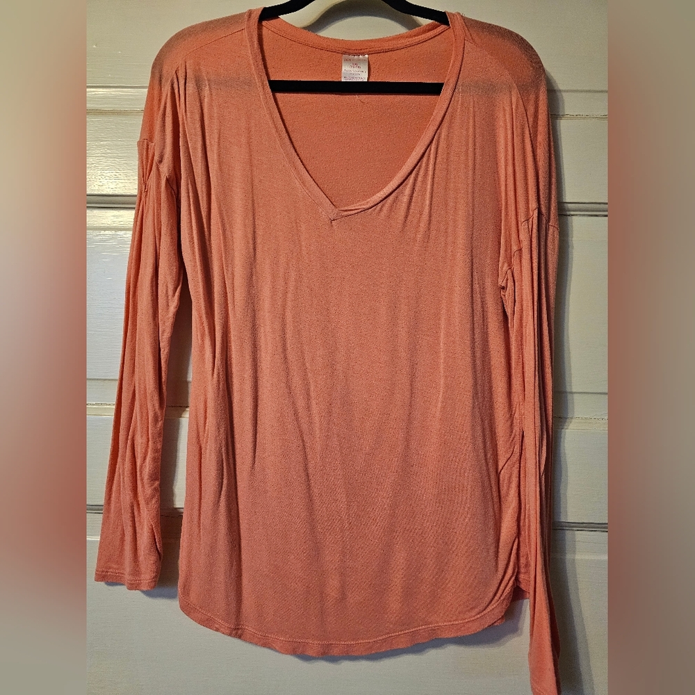 No Boundaries Pink Long Soft Sleeve V-Neck Top 11-13 Large